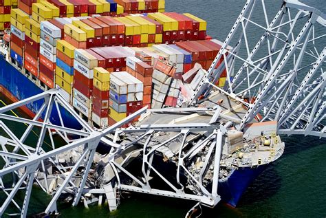 baltimore bridge hit by ship